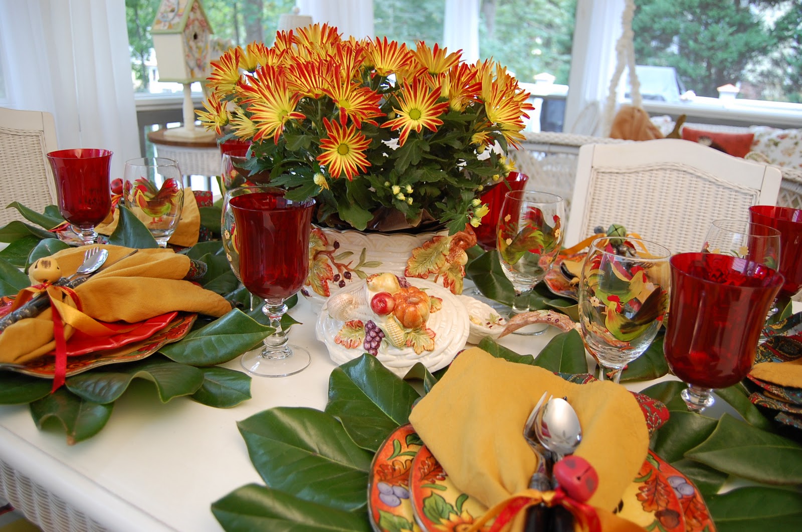casa-da-cris-mesa-colorida-flores-e-folhas