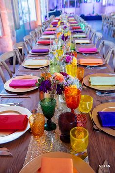 casa-da-cris-mesa-colorida-pratos