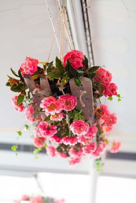Arranjos, fios, pendentes e cortinas de flores…lindo, lindo!
